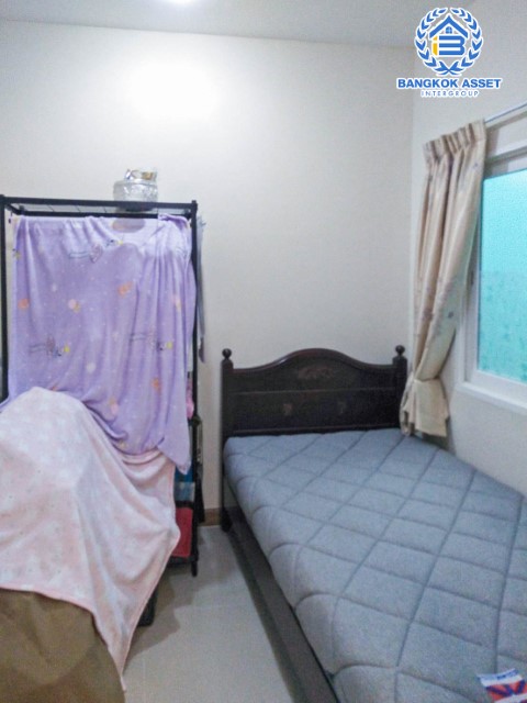 *****ทาวน์เฮ้าส์มือสองสมุทรปราการ ม.โกลเด้นทาวน์ ศรีนครินทร์-สุขุมวิท #หลังมุม เนื้อที่กว้างขวางเกือบ 29 ตร.ว. ฟังก์ชัน 4 ห้องนอน 3 ห้องน้ำ สามารถจอดรถได้ 2 คัน แถมฟรี! 3 เครื่องปรับอากาศ บนทำเลดี 10 นาทีถึงรถไฟฟ้าสายสีเขียว "สถานีแพรกษา" ใกล้ทางด่วน "บางพลีสุขสวัสดิ์"